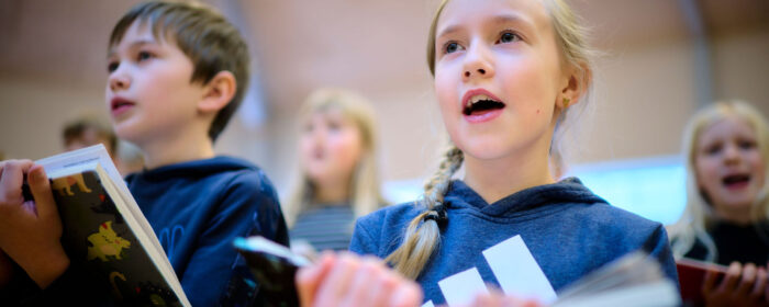 Ny kortlægning: Skolebørn synger ofte sammen, men undervises sjældent i at bruge stemmen